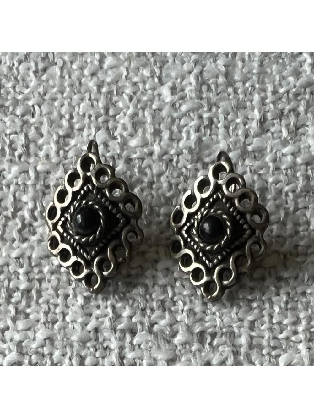Vogue Diamond Shape Earrings